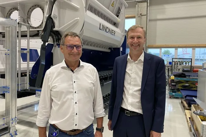 Auch die Hausherren Manuel Lindner und Michael Lackner führten durch die Montagelinie