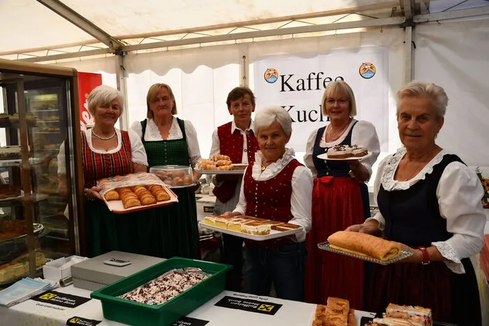 Die Heiligenbluter Frauen sorgen für die süße Nachspeise, natürlich selbst gebacken.