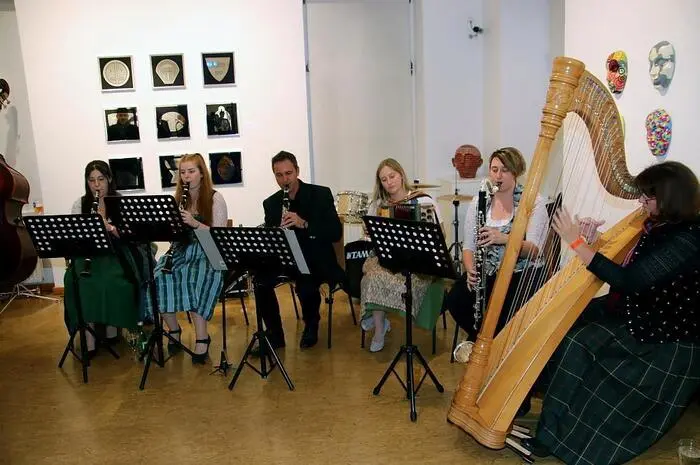 Das Musikensemble der Musikschule Köflach unter der Leitung von Direktor Gernot Kollmützer spielte flotte Weisen. 