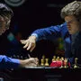 Weltmeister Magnus Carlsen (rechts) und sein Vorgänger Vishwanathan Anand kommen nach Österreich