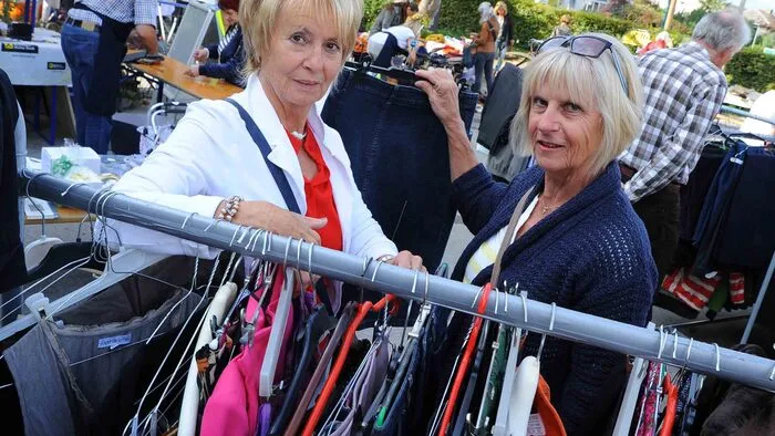 Großer Andrang herrschte beim 6. Flohmarkt des Lionsclub Althofen-Hemmaland im Garten vom Restaurant Bachler in Althofen. Vor allem modische Kleidung, Accessoires, Bücher und Spielsachen beeindruckten die vielen Besucher.