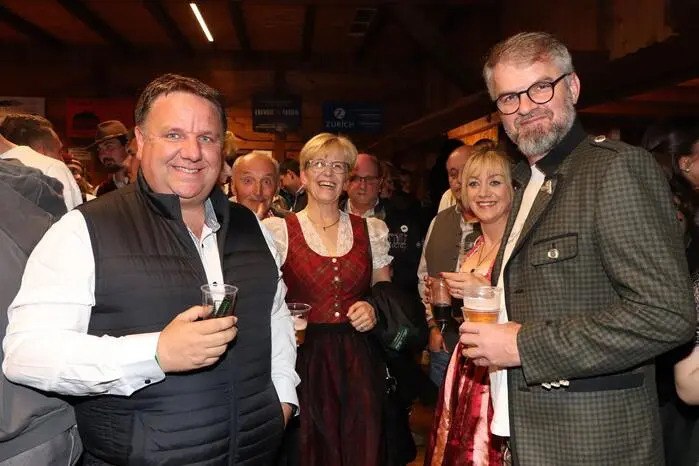 Am Foto Links: Bürgermeister Werner Egger mit Gästen.