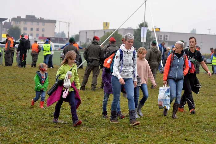 Regen, Nebel und kühle Temperaturen - und trotzdem ist die Stimmung bei den Fans gut.