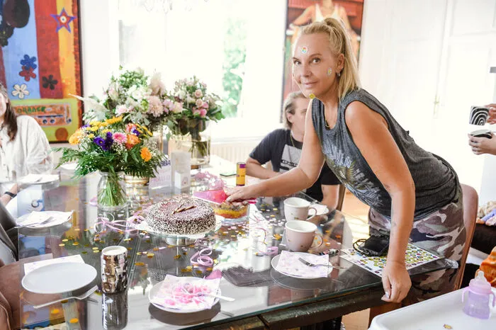 Cheyennes Mutter, Natascha Ochsenknecht (58), während eines Besuchs in Dobl