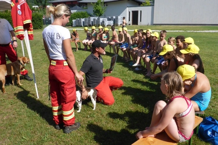 Abgerundet wurde das Programm mit den Themen Bewegungsförderung und „Kindersicherer Umgang mit Hunden“.