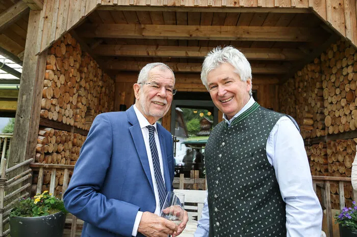 Bundespräsident Alexander van der Bellen und Weinkost-Organisator Gerhard Nöhrer