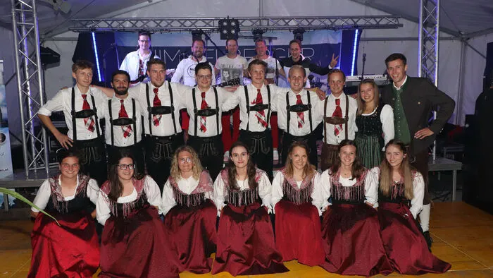 Aufgetanzt hat die "Landjugend Himmelberg" unter Obmann Andreas Glanzer, für Stimmung im Festzelt sorgten die "Himmelberger" mit Horst Kofler, Andreas "Andi" Konrad, Gotthard Ebner, Eric Zwischenberger und Markus Stampfer und für Technik war Andi Pirker zuständig.