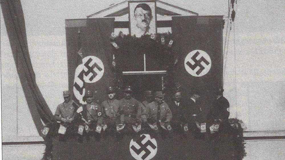 NSDAP-Funktionäre auf dem Balkon des Bad Ausseer Rathauses. So mancher hat von der Notsituation der Juden wirtschaftlich profitiert