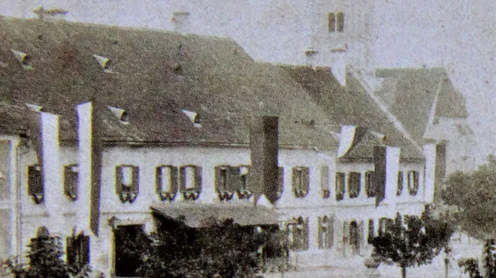 Brauhaus mit alter Kirche 1879