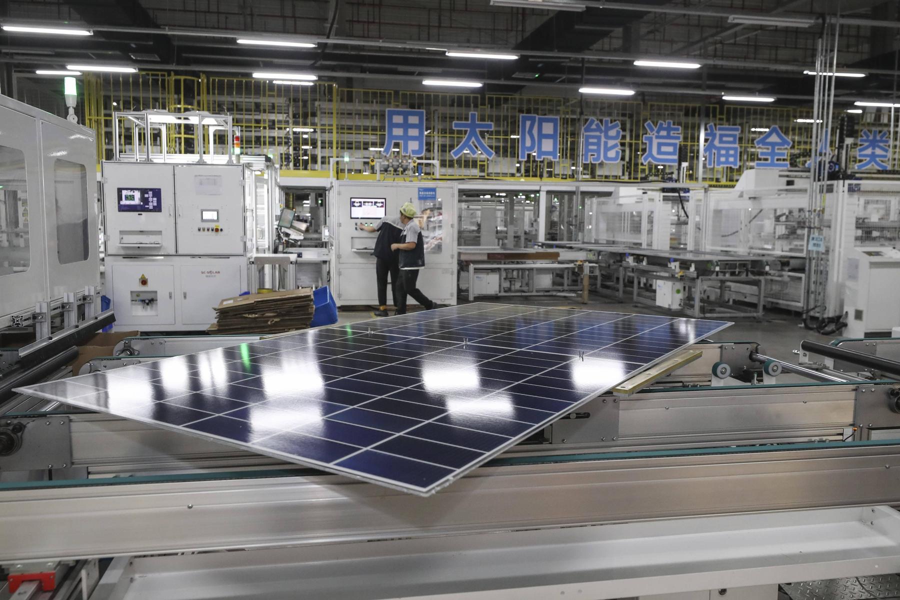 China will Überproduktion bremsen: Solarmodule: China könnte schon jetzt weltweiten Bedarf bis 2032 decken