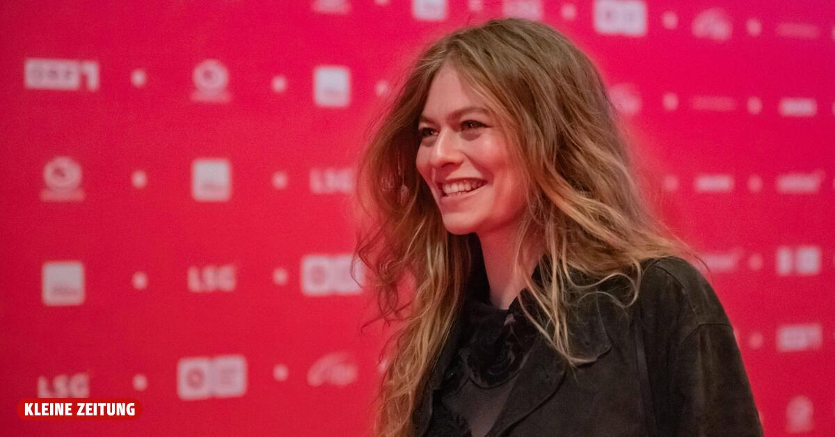 Extras wanted for star-studded feature film