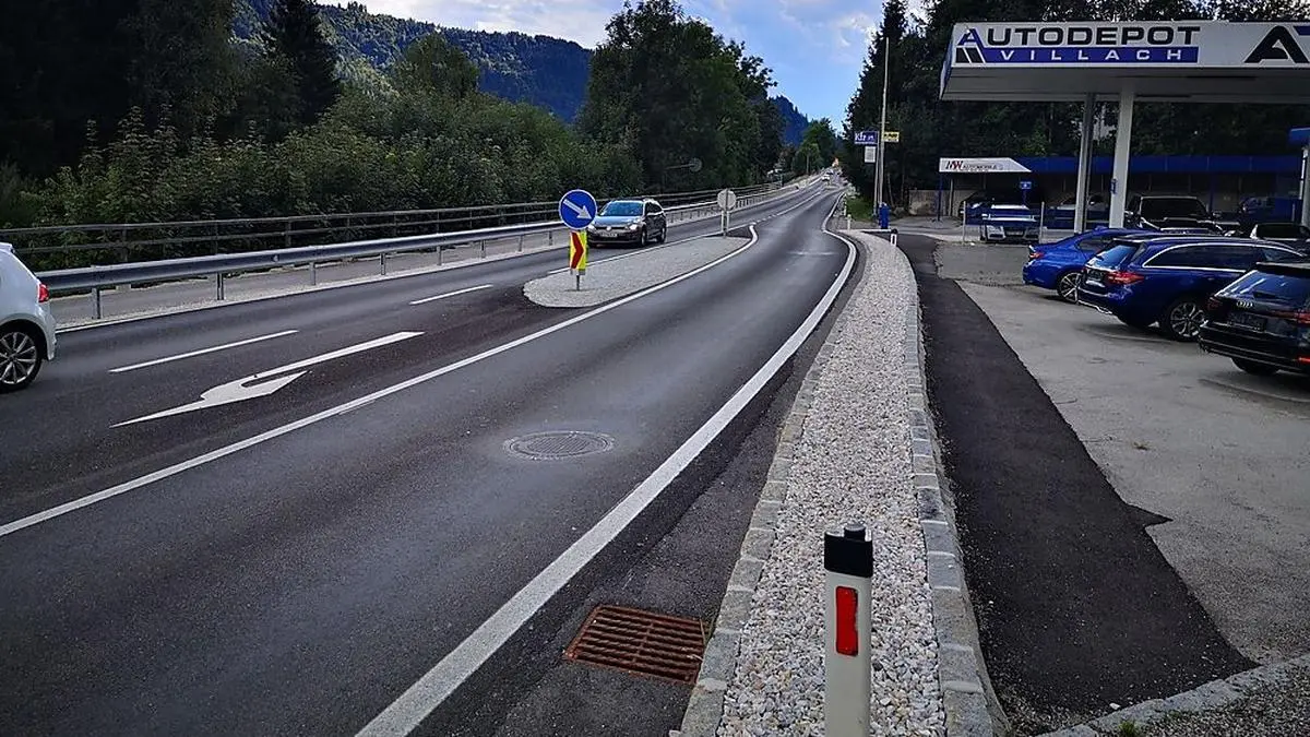 Ein Kanaldeckel wie dieser auf der B 94 sorgt bei Ainrainern in Stöcklweingarten für schlaflose Nächte