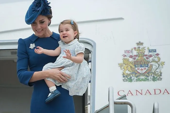 Sein Schwesterchen Charlotte ist bereits 16 Monate und ganz schön gewachsen