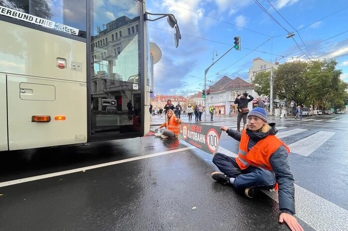 Die blockierten Autofahrer haben wenig Verständnis für die Situation, wie sich vor Ort zeigte