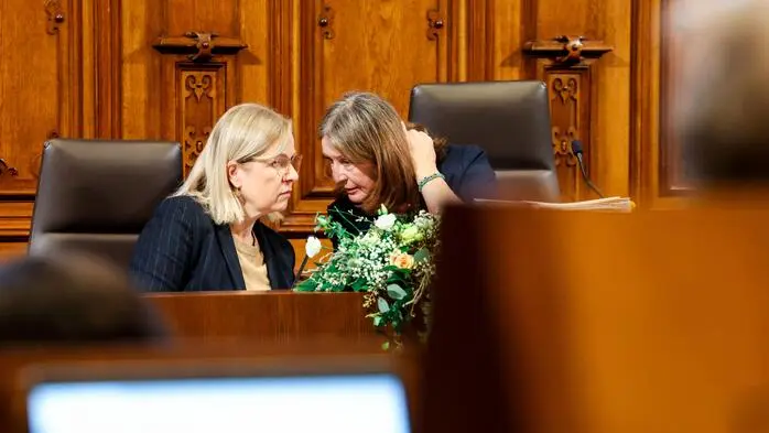 Auch in diesen Tagen stecken Judith Schwentner (links) und Elke Kahr die Köpfe zusammen – gemeinsam mit Mitstreitern