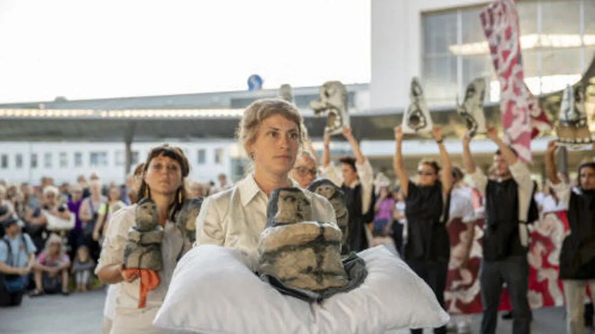 Die Parade des Bread & Puppet Theater in der Grazer Keplerstraße