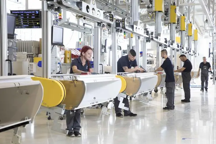 Eines der FACC-Produkte: Vor acht Jahren begann für Airspace-Gepäckablagen die hocheffiziente Assembly-Fertigungslinie 