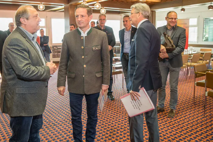 Am Donnerstag wurde zu einem Runden Tisch geladen. 