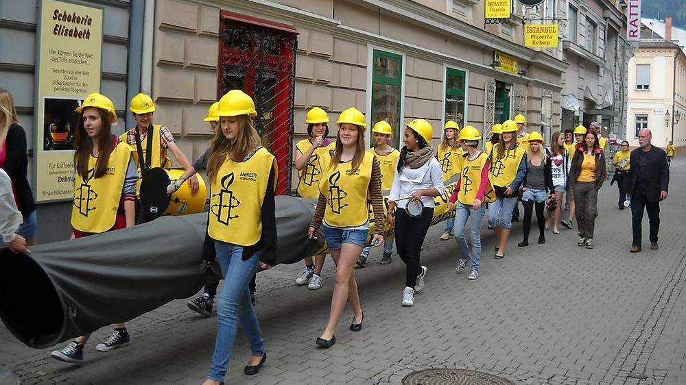 Die Leobener Gruppe 19 von Amnesty International macht immer wieder mit engagierten Aktionen auf sich aufmerksam