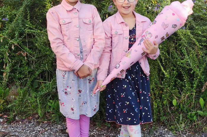 Marie Theresia freute sich auf den ersten Schultag in der VS St. Radegund! Ihre große Schwester Anna kommt schon in die dritte Klasse und wird ihr alles genau zeigen.