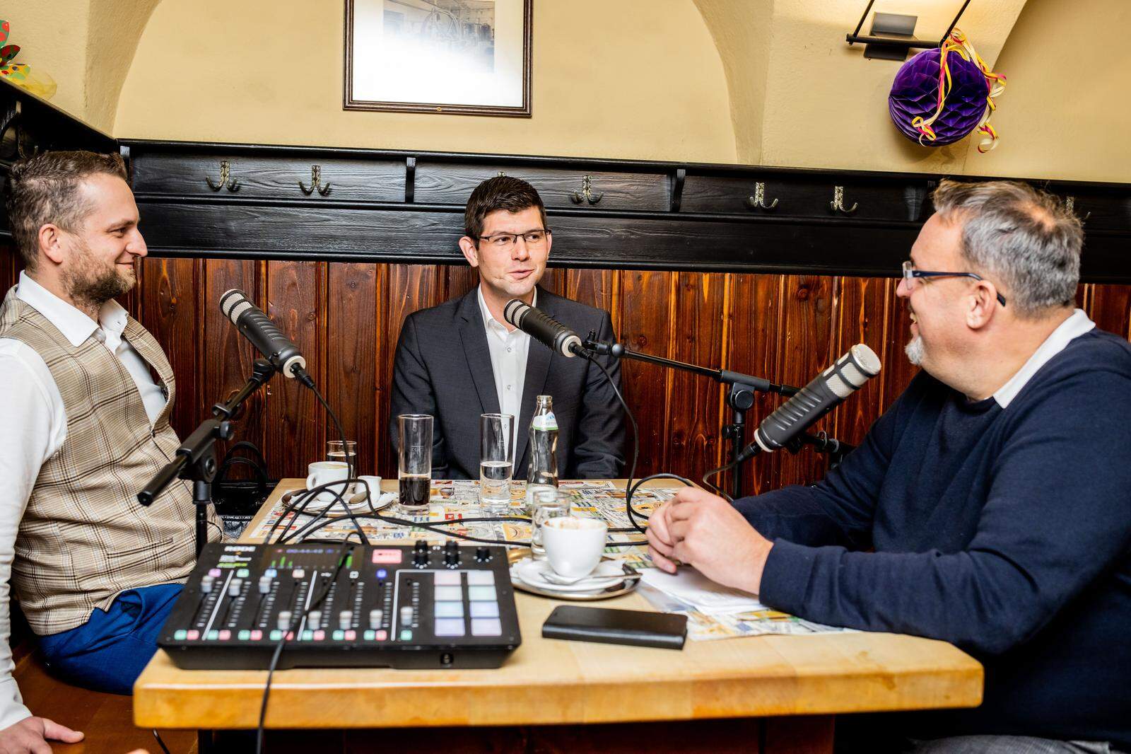Wolfgang Huber, Martin Gruber und Thomas Plauder beim Podcast im Bierhaus zum Augustin