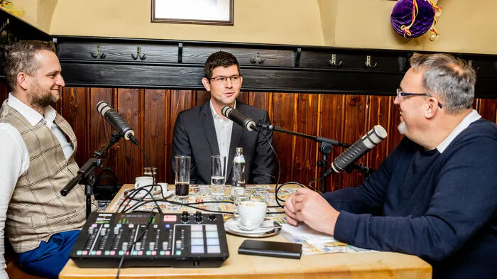 Wolfgang Huber, Martin Gruber und Thomas Plauder beim Podcast im Bierhaus zum Augustin