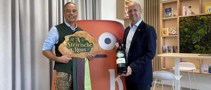 Christoph Wegscheider (links), Geschäftsführer der Steirischen Roas, mit Andreas Geier, dem Bürgermeister der nächsten Roas-Station Vorau