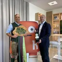 Christoph Wegscheider (links), Geschäftsführer der Steirischen Roas, mit Andreas Geier, dem Bürgermeister der nächsten Roas-Station Vorau