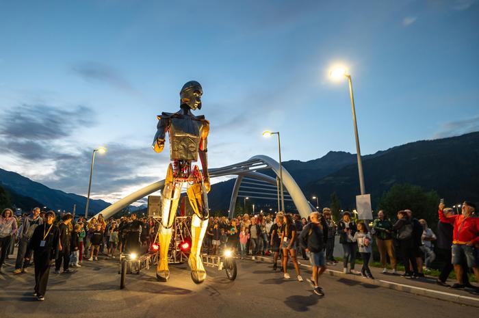 Im Vorjahr ließ die spanische Künstlergruppe La Fam die Sagenfigur Achilles durch die Stadt marschieren 