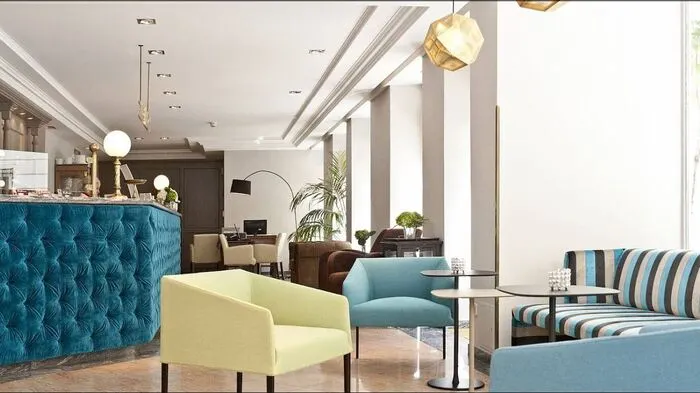 Das Vier-Sterne-Hotel Beethoven in Wien liegt am multikulturellen Naschmarkt, gegenüber dem Papagenotor des Theaters an der Wien. Jedes Stockwerk ist einem Thema gewidmet: Kaffeehausliteraten, "Die Secession", Ludwig van Beethoven, Theater an der Wien, "Wien die Liebe und das Verlangen" und "Starke Frauen des Fin de Siecle". 