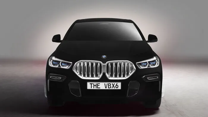 Natürlich wird BMW auf dem Autosalon in Frankfurt auch die dritte Generation des X6 ins Rampenlicht rücken. Aber dieses SUV-Coupé wird seinen Kollegen mit Standardfarben wohl die Show stehlen: Es ist nämlich das weltweit erste und einzige Fahrzeug, das mit „Vantablack“ lackiert wurde – dem schwärzesten Schwarz.
