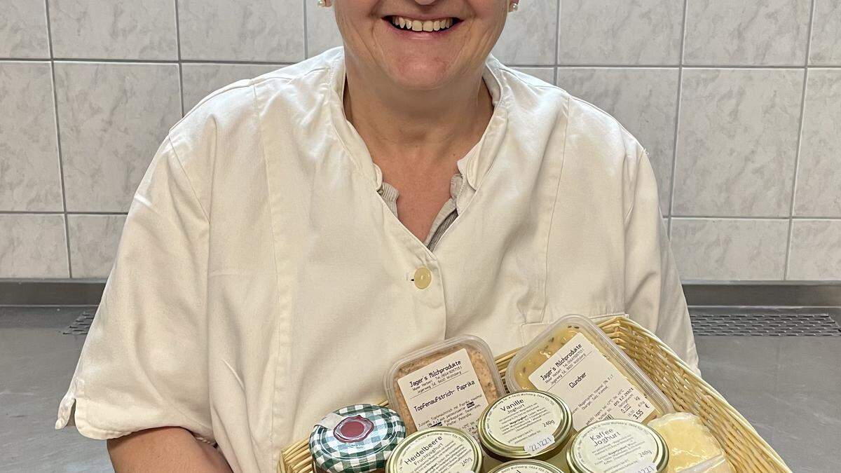 Heidi Sabine Maier mit einigen ihrer Produkte