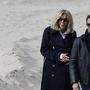 Nach der Stimmabgabe: Macron und Ehefrau Brigitte am Nachmittag beim Strandspaziergang