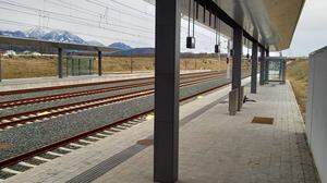 Die Bahnsteige am neuen Bahnhof in Kühnsdorf sind für IC-Züge zu kurz