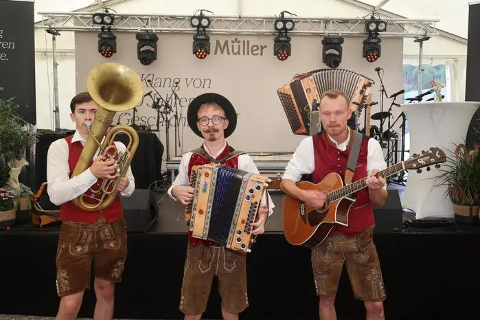 Beim Harmonikaprobespielen, das von Sonja Kleindienst moderiert wurde, zeigten zahlreiche Musikanten ihr Können.