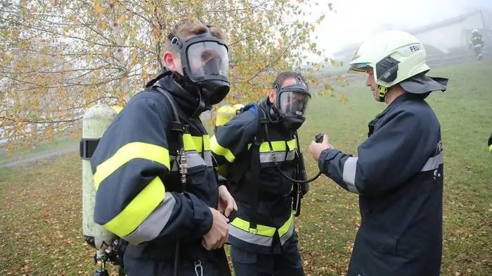 In einer großangelegten Alarmübung in Glein übten am 28. Oktober 100 Feuerwehrmänner der Wehren St. Margarethen, Rachau, Preg, St. Lorenzen, Apfelberg, Knittelfeld und Glein den Ernstfall.