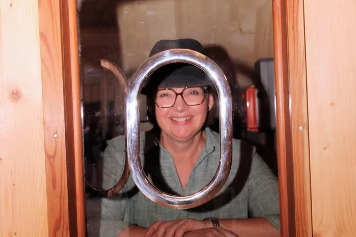  Beim österreichischen Film „Altweibersommer“ feierte Pia Hirzegger ihr Regiedebüt mit den Hauptdarstellern Ursula Strauss, Diana Amft, Josef Hader und Thomas Loidl.