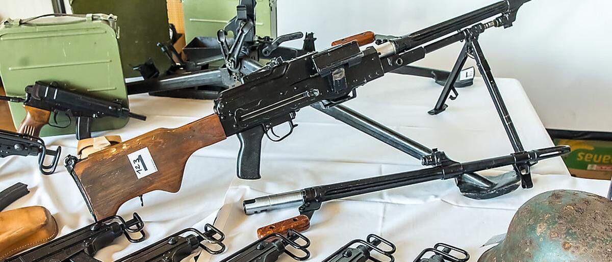Zahlreiche Waffen wurden kürzlich bei Rechtsrockern in Ober- und Niederösterreich sichergestellt