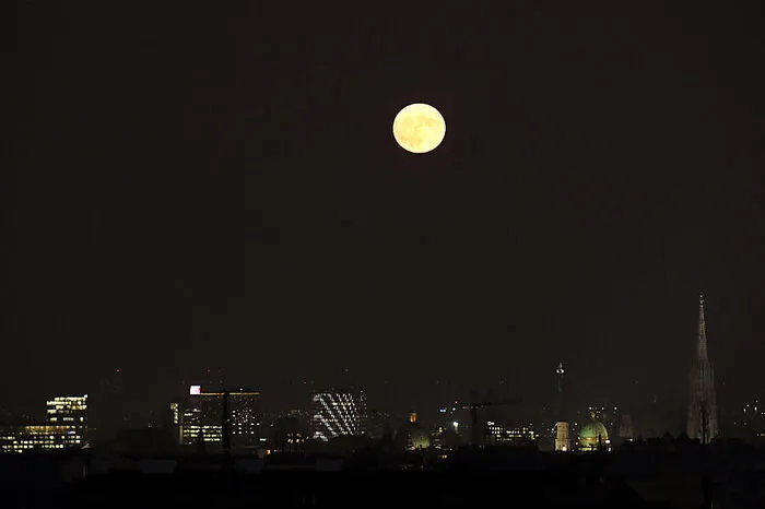Hier scheint der Supervollmond über Wien