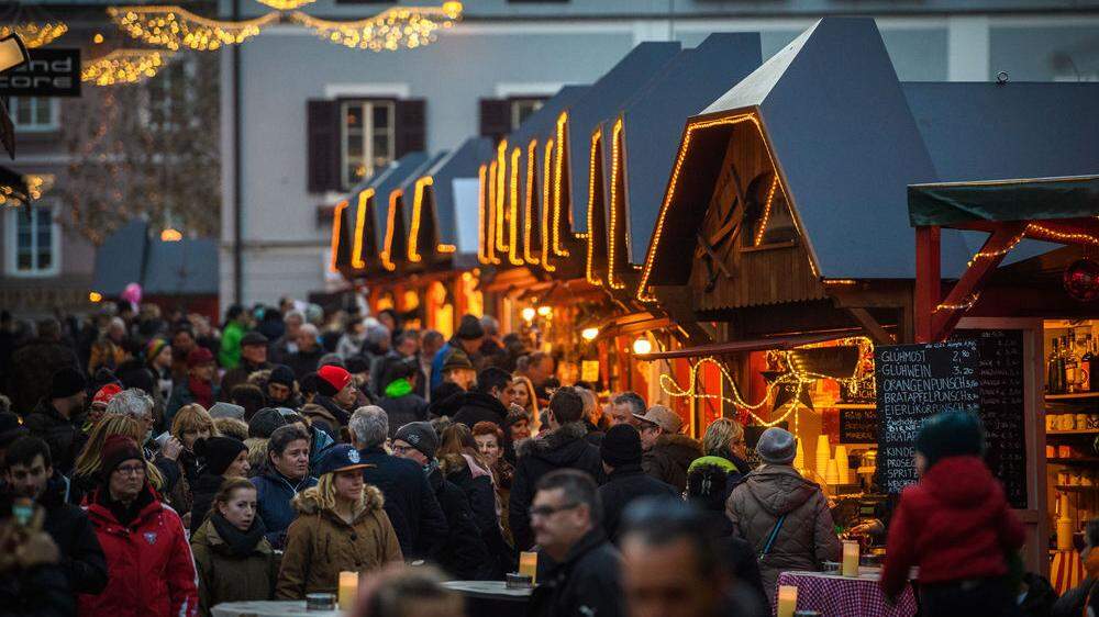 Bilder aus dem Vorjahr: Der Adventmarkt holte tausende Menschen in die Stadt