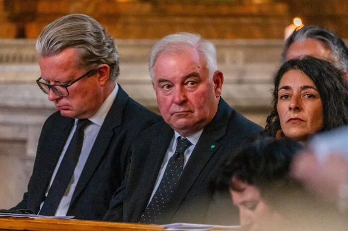 Landeshauptmann Christopher Drexler (ÖVP) würdigte den "großen, guten, streitbaren Menschen", den "Pädagogen der Nächstenliebe", den Menschen, den die Abwesenheit von Groll auszeichnete.
