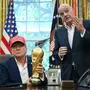 Gianni Infantino bei einem Besuch im Weißen Haus. US-Präsident Donald Trump bat den FIFA-Präsidenten um Überprüfung einer Sperre wegen einer Roten Karte