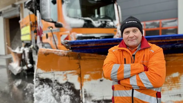 Für Manfred Rumpf (53) ist es die 19. Schneepflug-Saison im Bereich der Autobahnmeisterei Unterwald (Pack-Abschnitt)