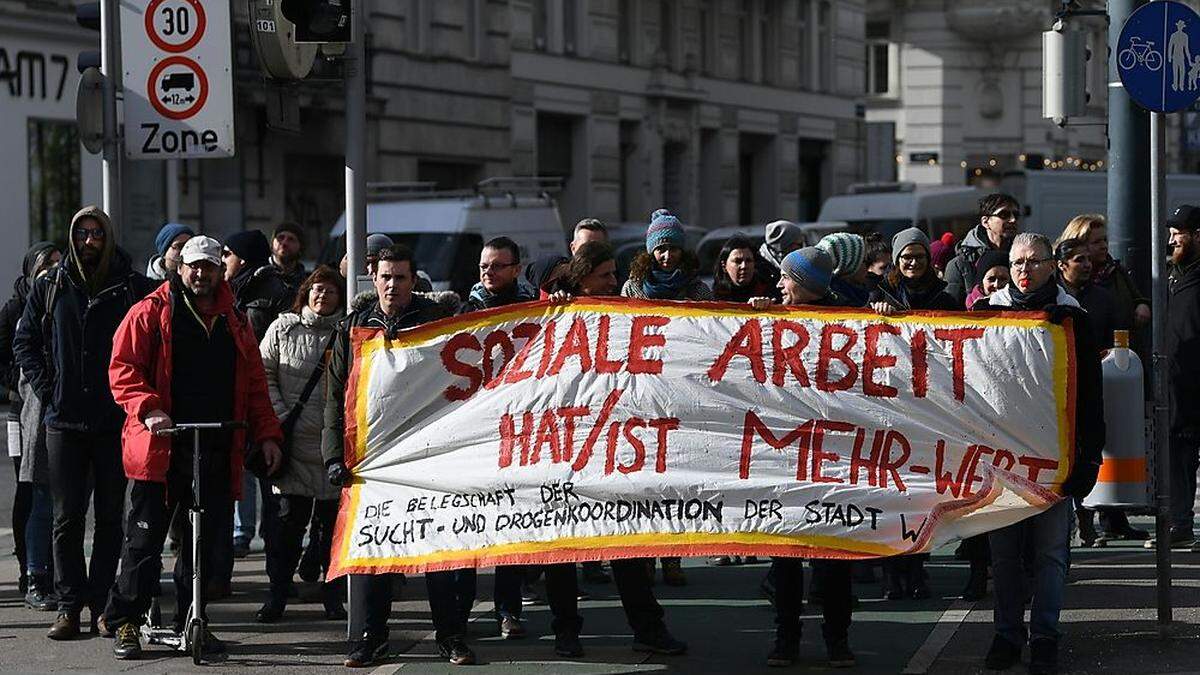 Protest am 12. Februar vor dem Sozialministerium in Wien