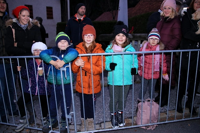 Absperrgitter trennten die Zuseher von den wilden Gesellen, für Ordnung und Disziplin sorgten die Mannen der Feuerwehr Geistthal
