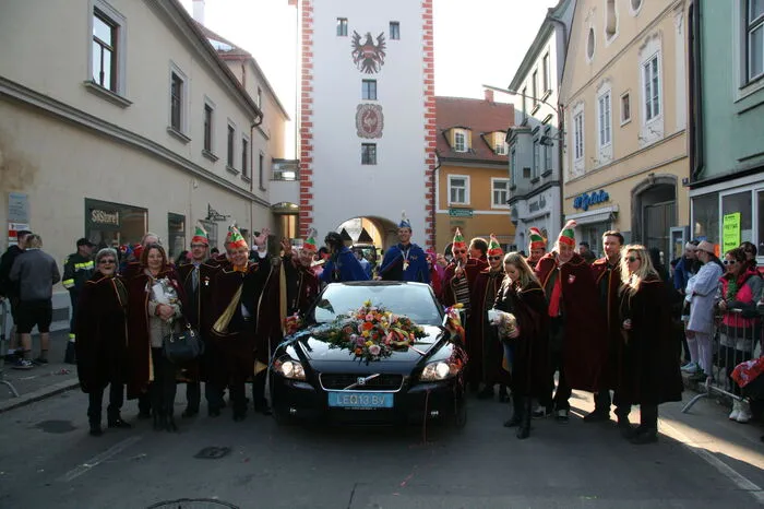 Die Faschingsgilde Leoben samt dem heurigen Prinzenpaar Evelyn und Hannes führten den Umzug in Leoben an.