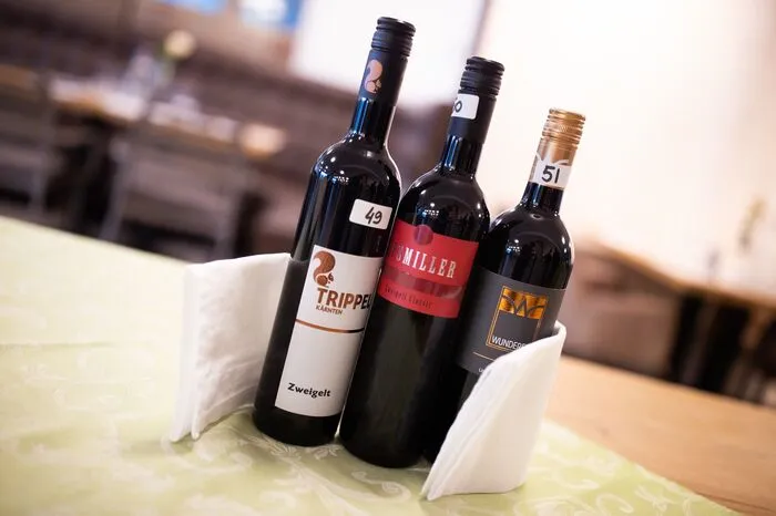 Rund 30 Winzer und Weinbaubetriebe aus der Region haben mehr als 60 ausgewählte Weinproben für diese Prämierung eingereicht