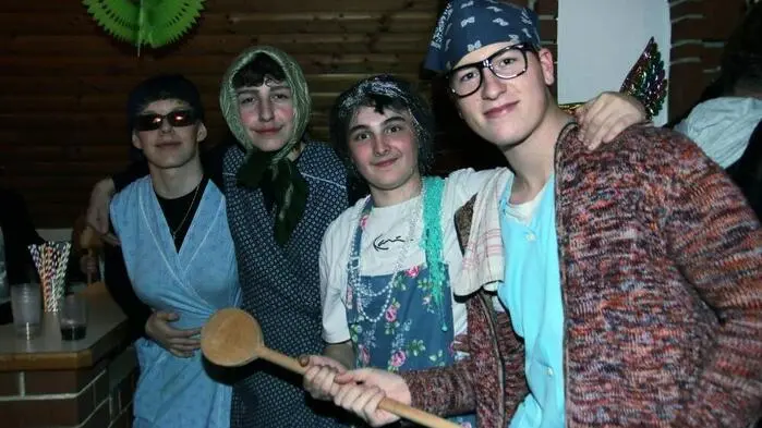 Ein buntes Treiben herrschte beim traditionellen Maskenrummel, zu dem der Musikverein Kainachtal unter Obfrau Edith Marcher zum Dorfwirt Bojer geladen hatte.