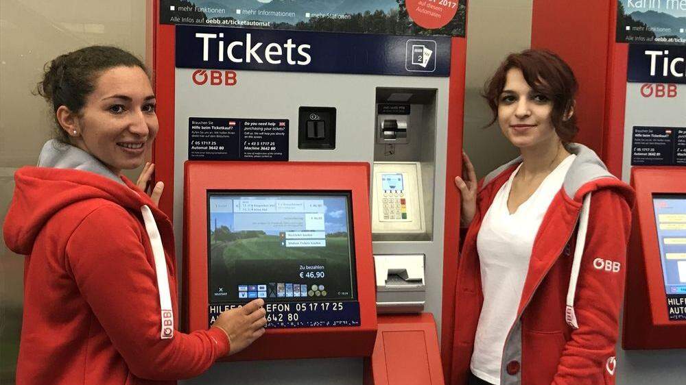 Die beiden Promoterinnen stehen für Fragen rund um den neuen Automaten in Klagenfurt zur Verfügung