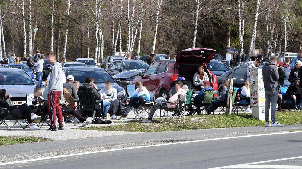 200 GTI-Fahrer versammelten sich am Samstag beim Arneitz, der Parkplatz wurde gesperrt